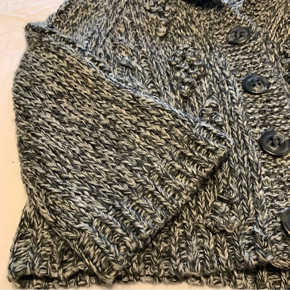 Express Women's Cropped Charcoal Knit Woolblend Cardigan‎ Quarter sleeves Medium
